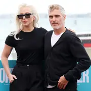 Foto de Lady Gaga y Joaquin Phoenix en el Festival de Venecia 2024.