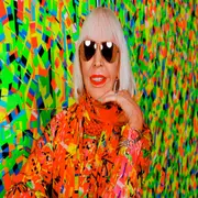 Foto de Marta Minujín en la portada de Vogue México y Latinoamérica.