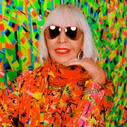 Foto de Marta Minujín en la portada de Vogue México y Latinoamérica.