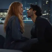 Imagen de Justin Baldoni y Blake Lively en la película Romper el círculo.