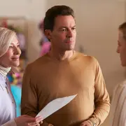 Foto de Cate Blanchett y Dominic West en la serie Desplazados.