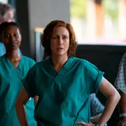 Foto de Vera Farmiga en Five Days at Memorial.