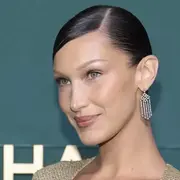 Bella Hadid en una premiere