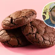 Cookies de chocolate y retrato de Damián Betular