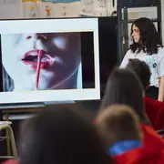 El equipo de Unilever tomó acción y brinda talleres en escuelas secundarias de todo el país.