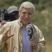 Leo Sbaraglia como José de Zer en El hombre que amaba los platos voladores.