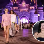 Modelos en el desfile fashion week en el parque de disney