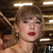 Las famosas pecas con glitter, una propuesta que se hizo conocida durante gran parte de 2024 y que de a poco va sumando adeptas.