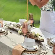 3 ideas simples para armar una mesa navideña soñada al aire libre