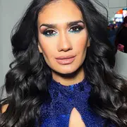 La bailarina e influencer fue sorprendida por Sebastián Espada quien no sólo irrumpió en el escenario; además le pidió casamiento en vivo.