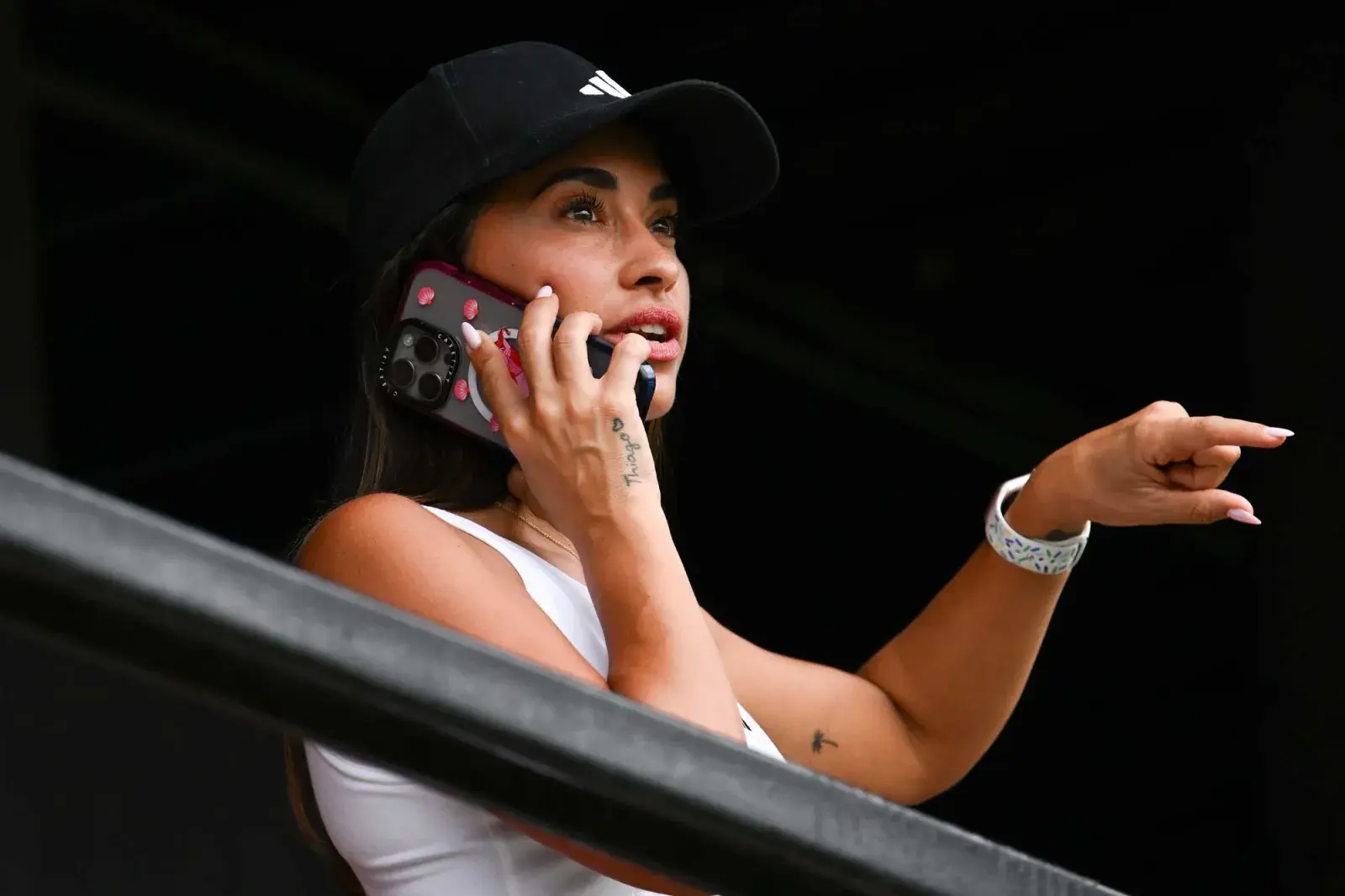 Antonela Roccuzzo se robó todas las miradas al alentar a Thiago Messi con la Sub 13 del Inter Miami que jugó, en Rosario, en el predio de Newell’s