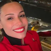 Pampita Ardohain se encuentra de viaje por París y se la vio luciendo un abrigo que será el protagonista del invierno 2025 en Buenos Aires.