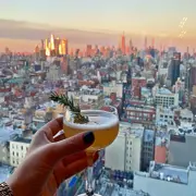 5 rooftops con tragos ricos y vistas imperdibles para admirar Nueva York desde lo alto