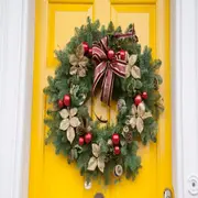 Adorno navideño para decorar tu puerta.