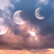 Las fases de un eclipse en un cielo claro.