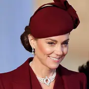 Kate Middleton dijo presente en la recepción al emir de Catar e impactó con dos estilismos parecidos y nadie se dio cuenta