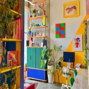 Foto de un hogar con mucho color.