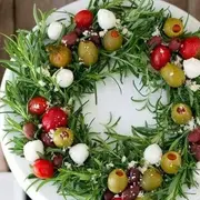 Picadas temáticas para celebrar la Navidad entre fiambres, quesos y embutidos