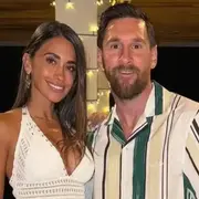 el look de antonela y messi en Año Nuevo