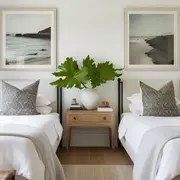 Dormitorio matrimonial con camas separadas.