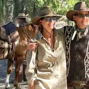 Juliana Awada compartió fotos de su excusión a caballo por la Patagonia y su look gaucho style se volvió viral en las redes