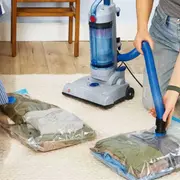 Las bolsas para guardar la ropa al vacío se convirtieron en la compra furor por los canales de venta online.