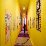 Cada vez más, las exhibiciones proponen experiencia. Tal el caso de Ofrenda, de  Celina Eceiza.