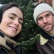 Lily Collins y su esposo Charlie McDowell le dieron la bienvenida a su primer hija