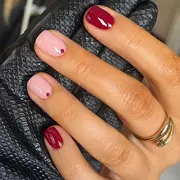 En color borgoñ con rosa, este es el tono del año, sin dudas