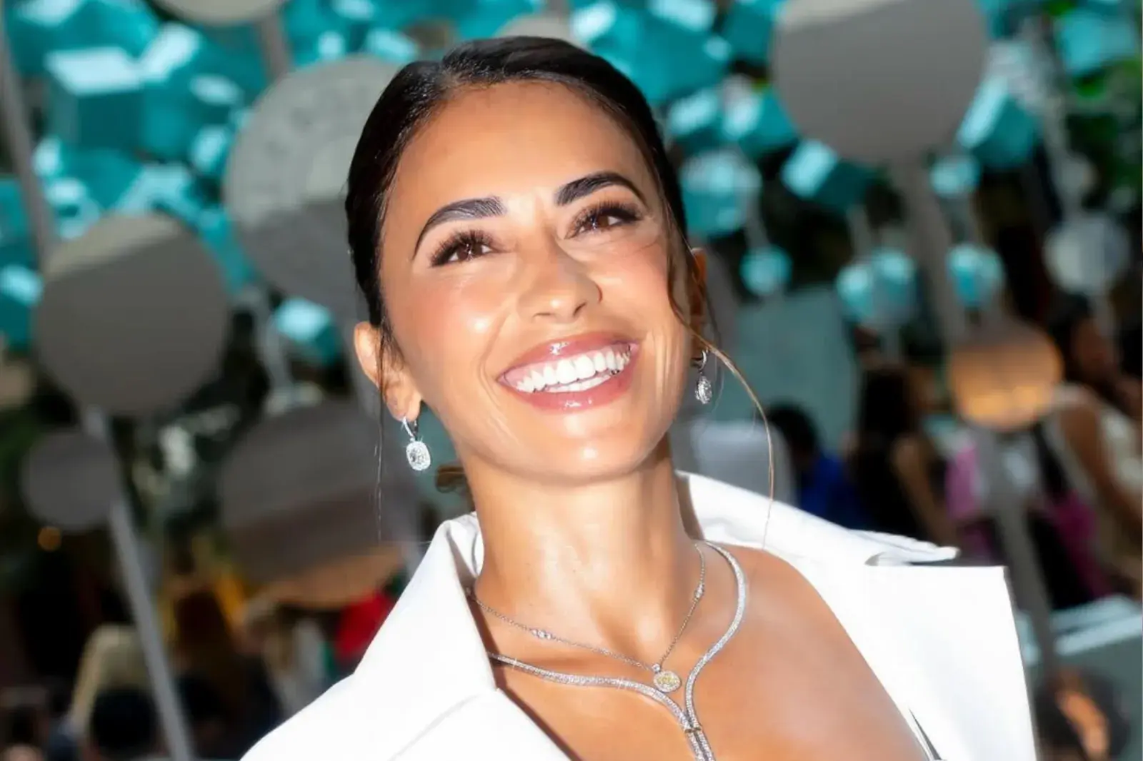 Antonela Roccuzzo sorprende con el look total white más impactante para un evento en Brasil