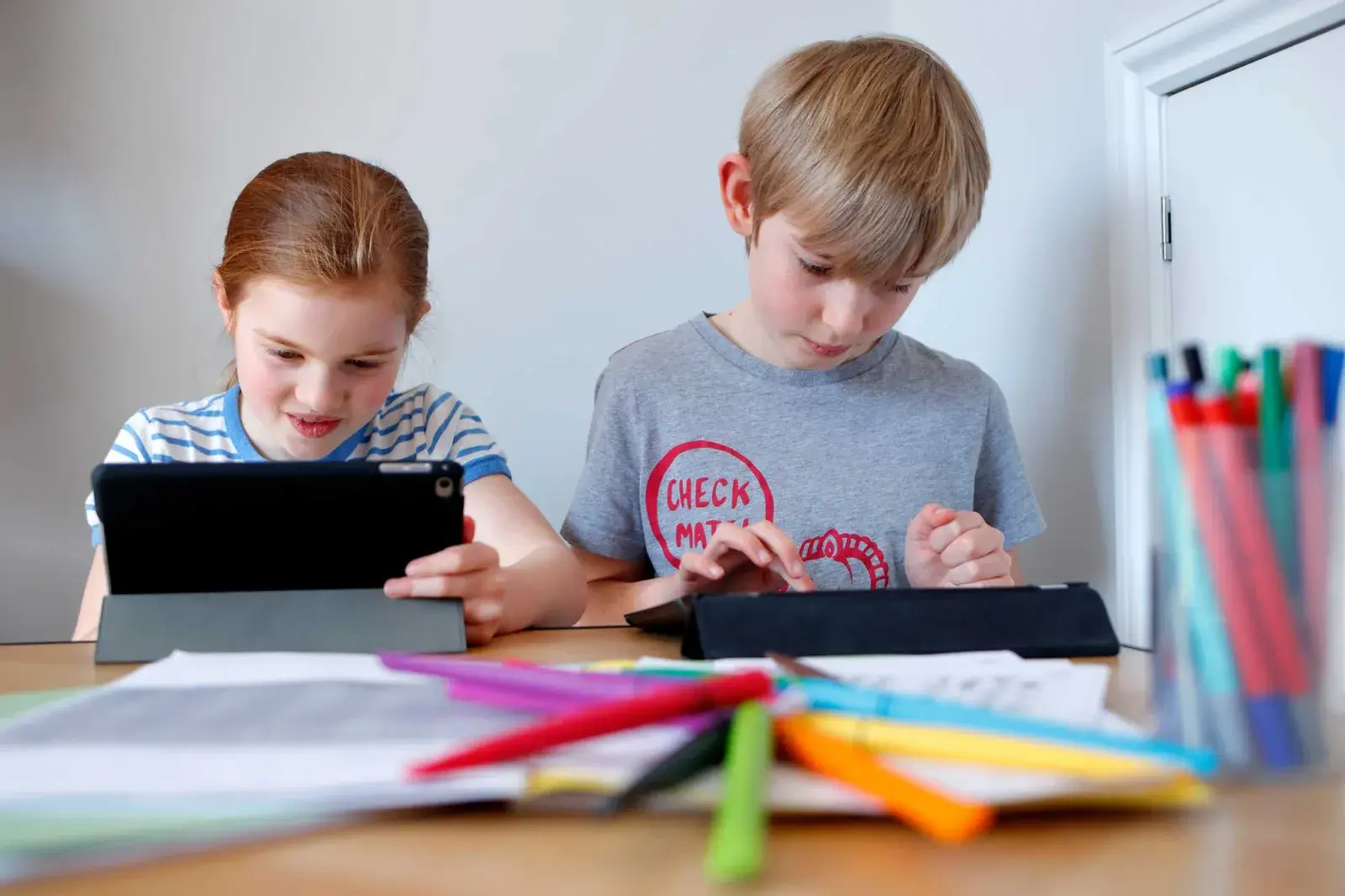 Se trata de una generación que es nativa digital y que ya creció con la incorporación de los dispositivos electrónicos, lo que a su vez trae otros desafíos en cuanto al desarrollo emocional y pedagógico de los niños