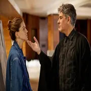 La China Suárez y Pablo Echarri en la serie Camaleón, el pasado no cambia