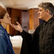 La China Suárez y Pablo Echarri en la serie Camaleón, el pasado no cambia