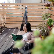 5 ideas económicas para decorar tu balcón y hacerlo más acogedor