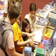 Feria del Libro 2025: los chicos encuentran propuestas imperdibles.