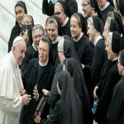 El santo padre falleció a las 7.35, hora de Roma, tras varios episodios que deterioraron su salud en los últimos meses; ayer fue su última aparición pública, cuando impartió la bendición pascual “urbe et orbi” en el Vaticano