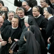 El santo padre falleció a las 7.35, hora de Roma, tras varios episodios que deterioraron su salud en los últimos meses; ayer fue su última aparición pública, cuando impartió la bendición pascual “urbe et orbi” en el Vaticano