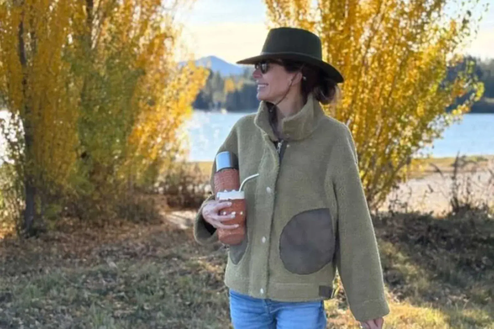 Juliana Awada lució un abrigo de la última colección de su marca