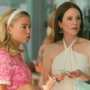 Milly Alcock y Julianne Moore en uno los estrenos destacados de mayo en series y películas.