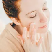 Es importante hidratar la piel durante el invierno. Tanto del rostro, las manos y el cuerpo.