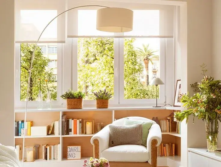 Cómo aprovechar al máximo los espacios debajo de las ventanas: ideas simples sin gastar de más
