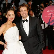 Jennifer Lawrence y Robert Pattinson protagonizan la adaptación al cine del libro argentino Matate, amor.