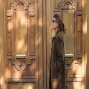 Juliana Awada con el abrigo tendencia del 2025