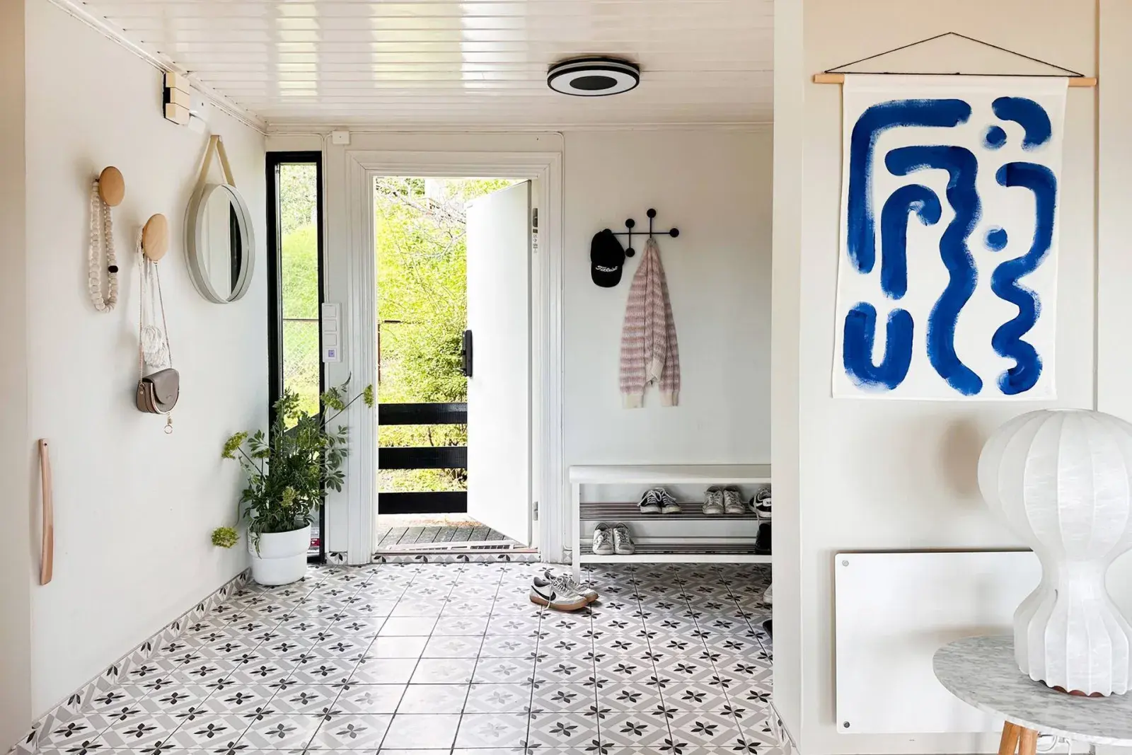 Es el pasaje de bienvenida ala casa; el mudroom puede recibirnos con mucho estilo y una gran funcionalidad.