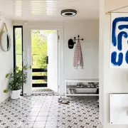 Es el pasaje de bienvenida ala casa; el mudroom puede recibirnos con mucho estilo y una gran funcionalidad.