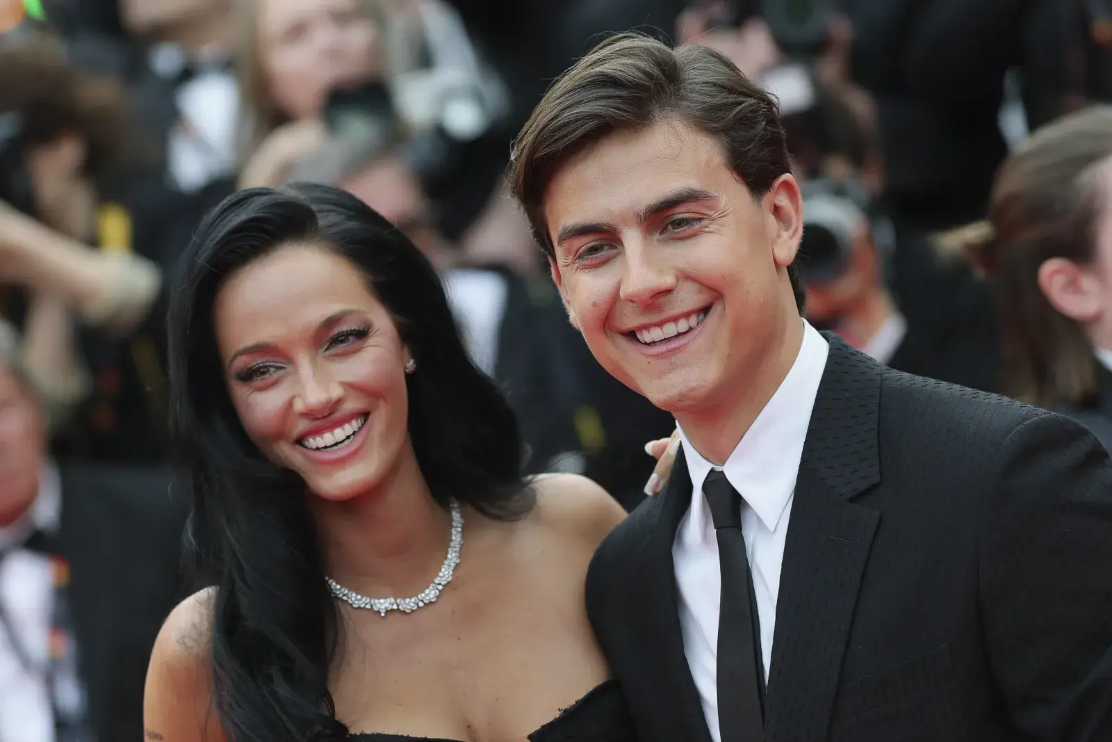 Oriana Sabatini y Paulo Dybala en Cannes 2025.