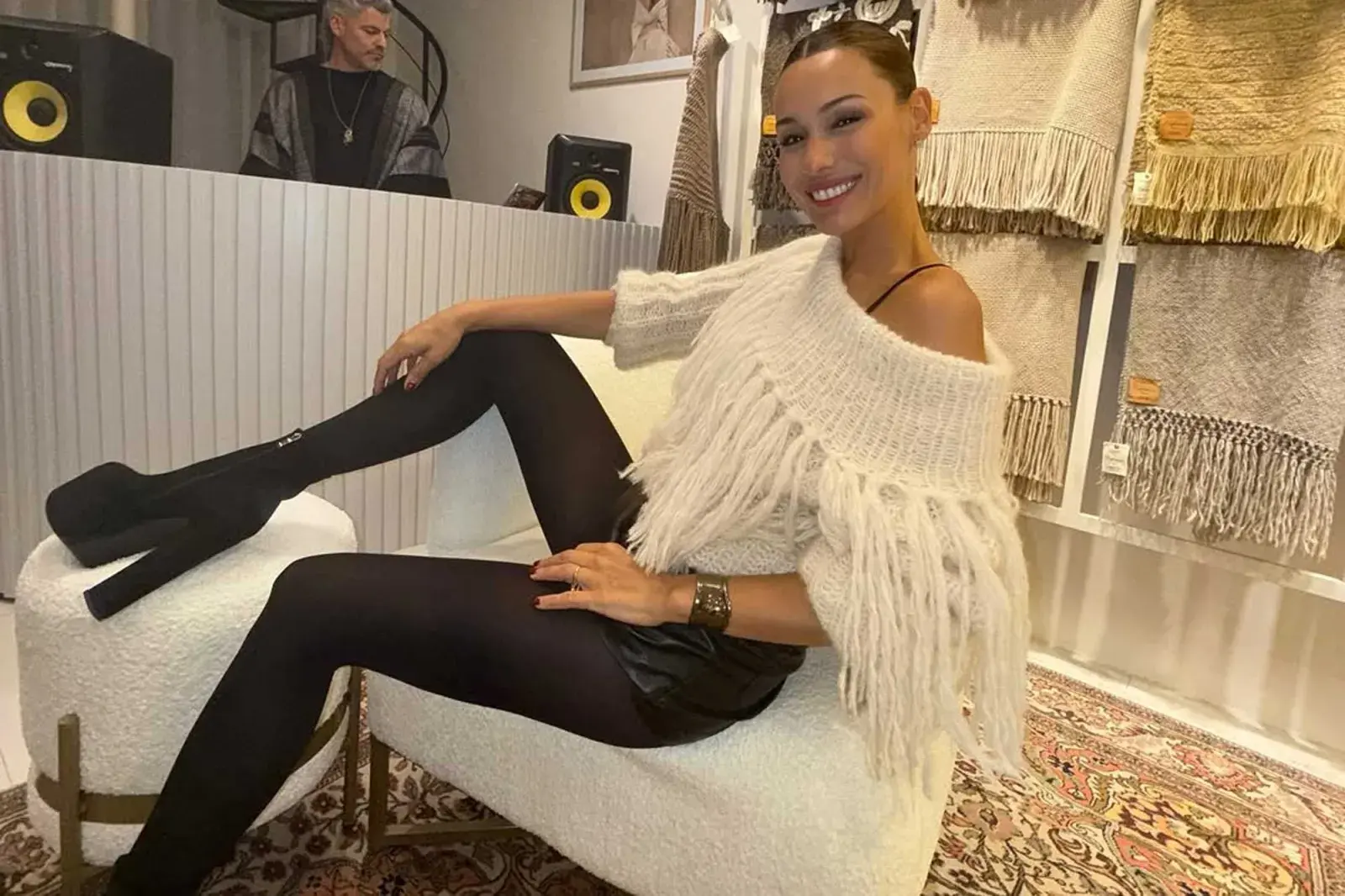 Pampita Ardohain lanzó una colección de ponchos en conjunto a Ceferina