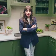 Alerta tendencia: 5 cocinas verdes inspiradas en la de Dakota Johnson