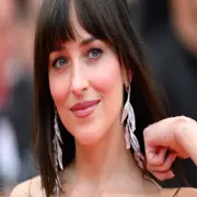 Dakota Johnson tiene la rutina de skincare perfecta: ¿cuáles son sus secretos?