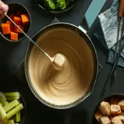 Fondue de queso: la receta infalible para una noche invernal de pura conexión